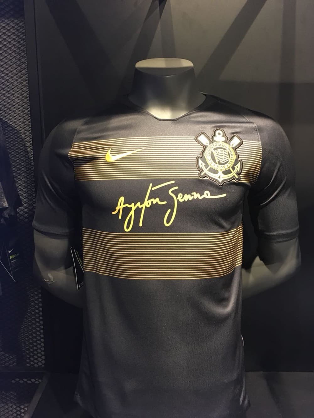 Camisas de Corinthians e Vasco entram em lista de uniformes mais bonitos da década