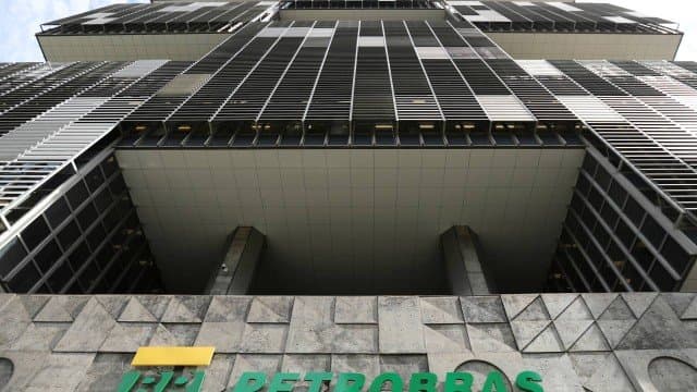 Petrobras vai demitir funcionário aposentado após reforma da Previdência