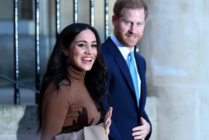 Príncipe Charles ameaça cortar mesada generosa de Harry e Meghan Markle