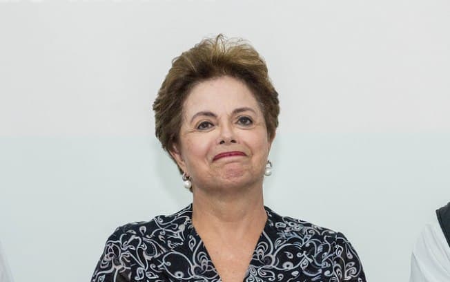 Sem agenda pública, ex-presidente Dilma fica até o fim de semana no RN para descanso, e tem Pipa no roteiro