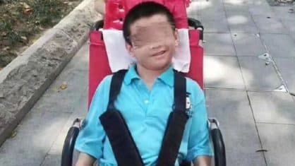 Coronavírus: Menino com deficiência morre sozinho após pai ser colocado em quarentena na China