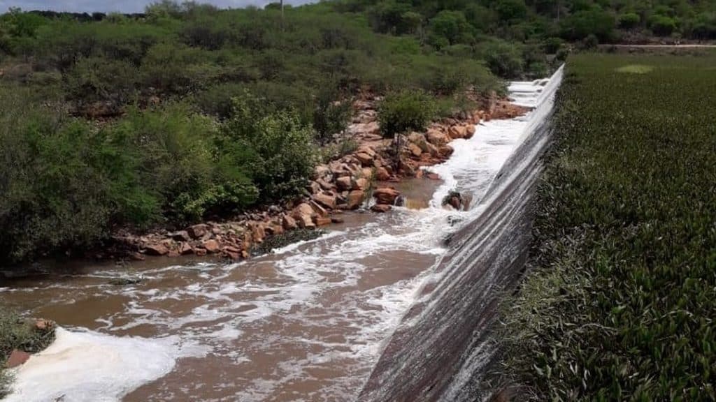 Açude em Serra Negra do Norte é o primeiro a sangrar no RN em 2020, diz Igarn