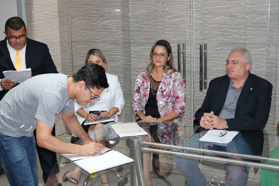 Três novos servidores são empossados na Câmara Municipal de Parnamirim