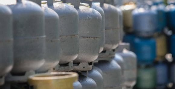 Petroleiros do RN anunciam venda em Natal de botijão de gás(limitada) por R$ 40, na manhã desta sexta-feira, em frente à sede da Petrobras