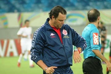 Roberto Fernandes é o novo técnico do América