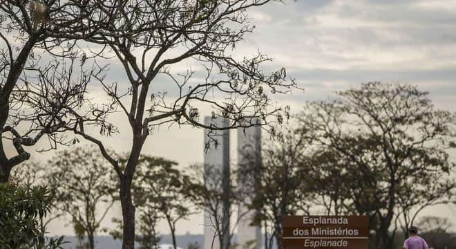 Reforma administrativa vai revisar salários e número de carreiras
