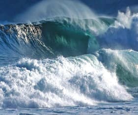 Marinha emite alerta de Ressaca com ondas de 2,5 metros no litoral norte entre esta quarta e sexta