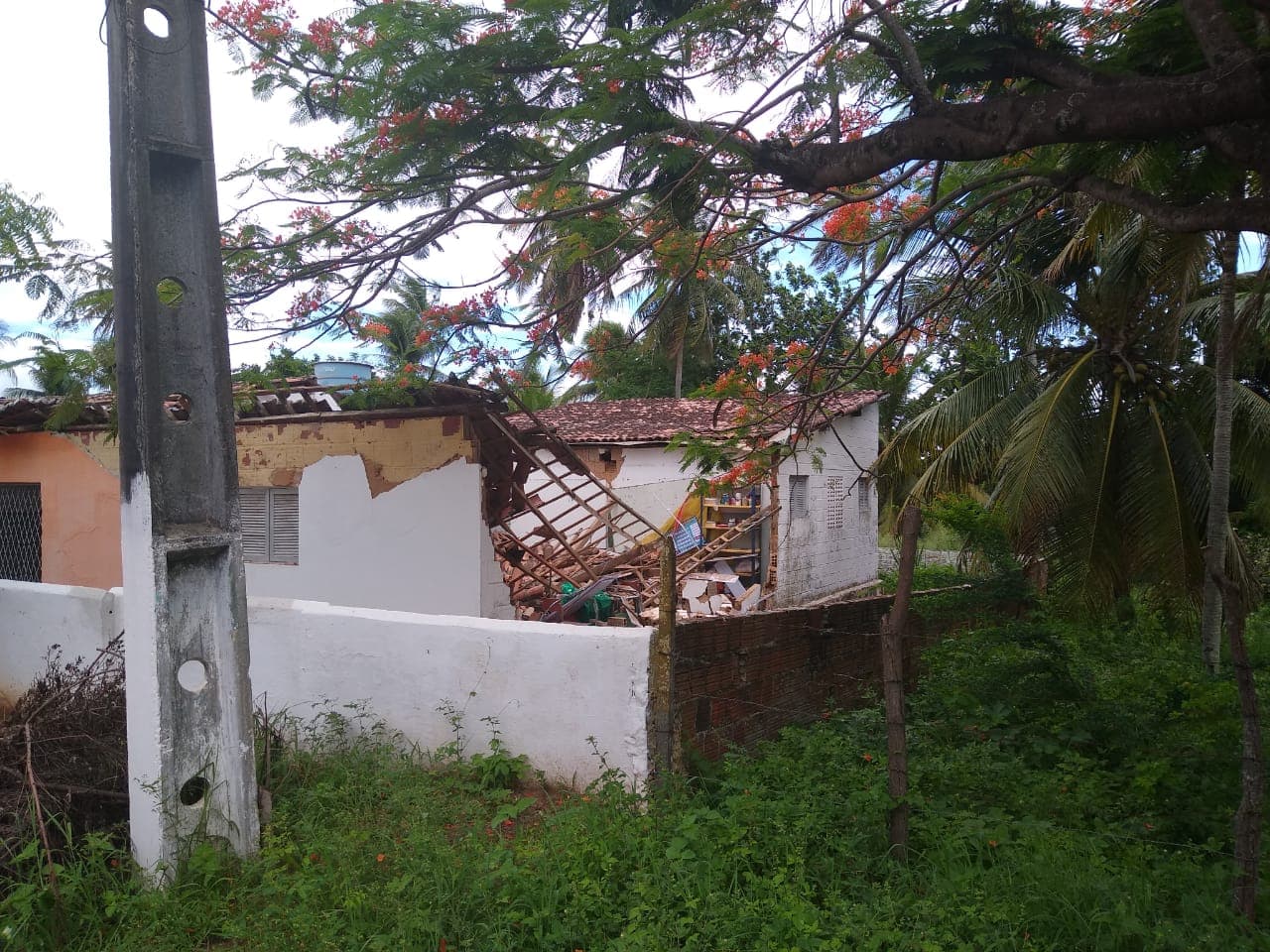 FOTO E VÍDEO: Estrutura da Creche do Murici em Vila de Fátima cai em Extremoz