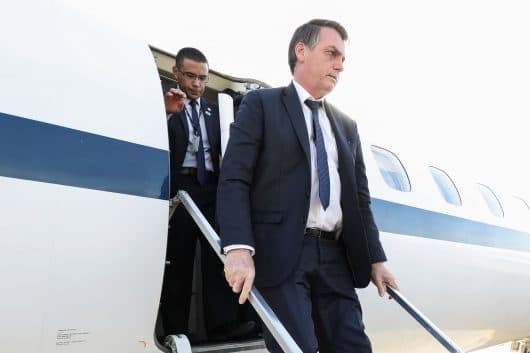 Decreto de Bolsonaro endurece regras para uso de aviões da FAB por autoridades