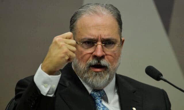 Aras pede que STF derrube decretos que restringem transporte intermunicipal e interestadual de pessoas e de cargas