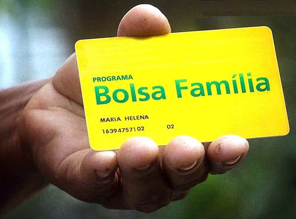 Governo suspende bloqueios e cancelamentos no Bolsa Família por 120 dias