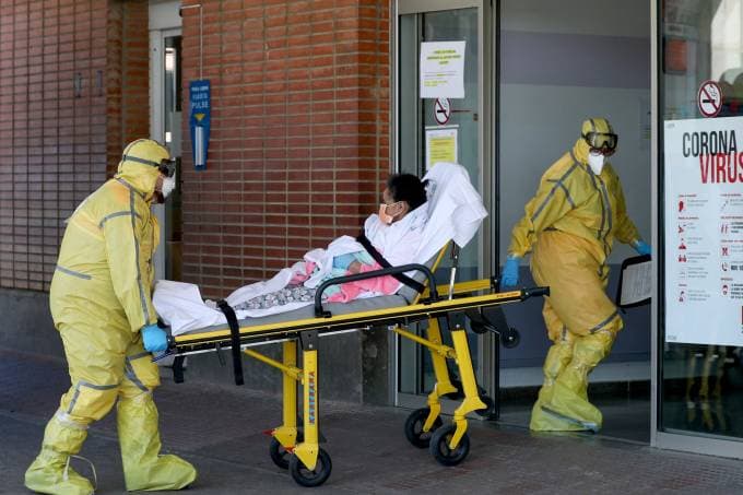 Espanha registra 838 mortos por coronavírus em 24h, novo recorde diário