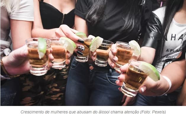 Consumo de álcool cresce entre mulheres brasileiras, alerta relatório