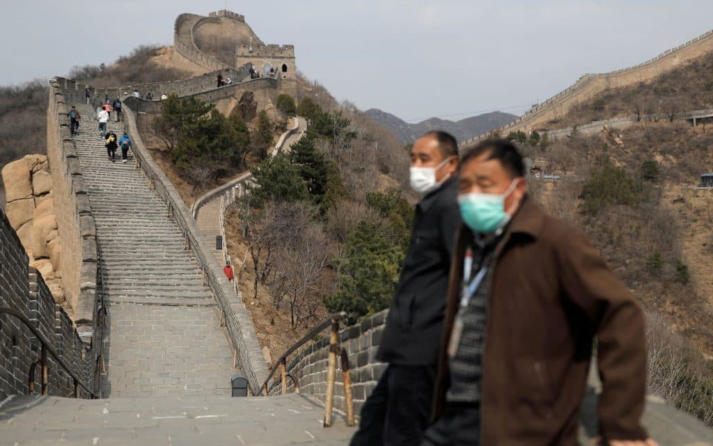 Após 2 meses, China reabre Muralha e começa a afrouxar quarentena