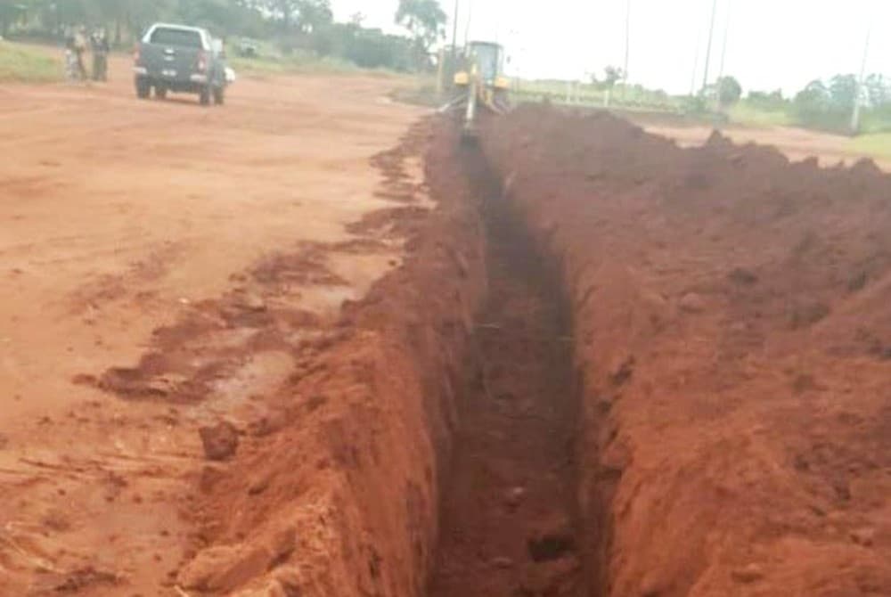 Paraguaios cavam valas para impedir que brasileiros entrem no país e governo decreta isolamento total
