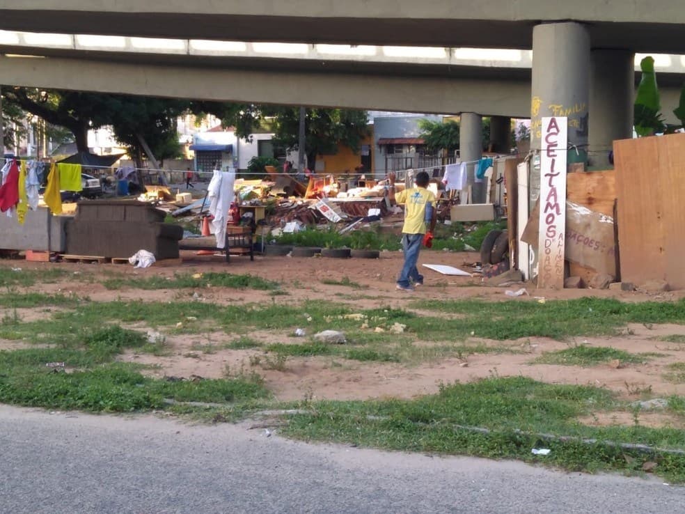 Álvaro Dias veta projeto que garantia banho solidário para pessoas em situação de rua
