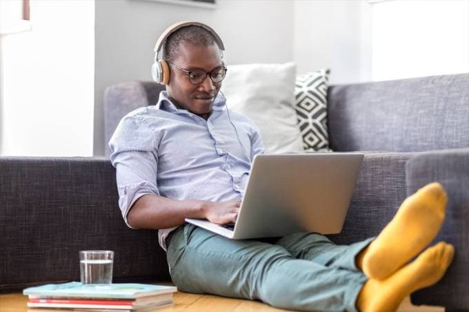 Home office: veja como a música pode aumentar a sua produtividade