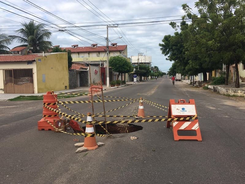 Caern interdita trecho da Av. Alberto Maranhão em Mossoró nesta segunda