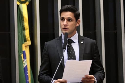 Rafael Motta usa redes sociais e opinião pública para pressionar Fátima e o PT/RN