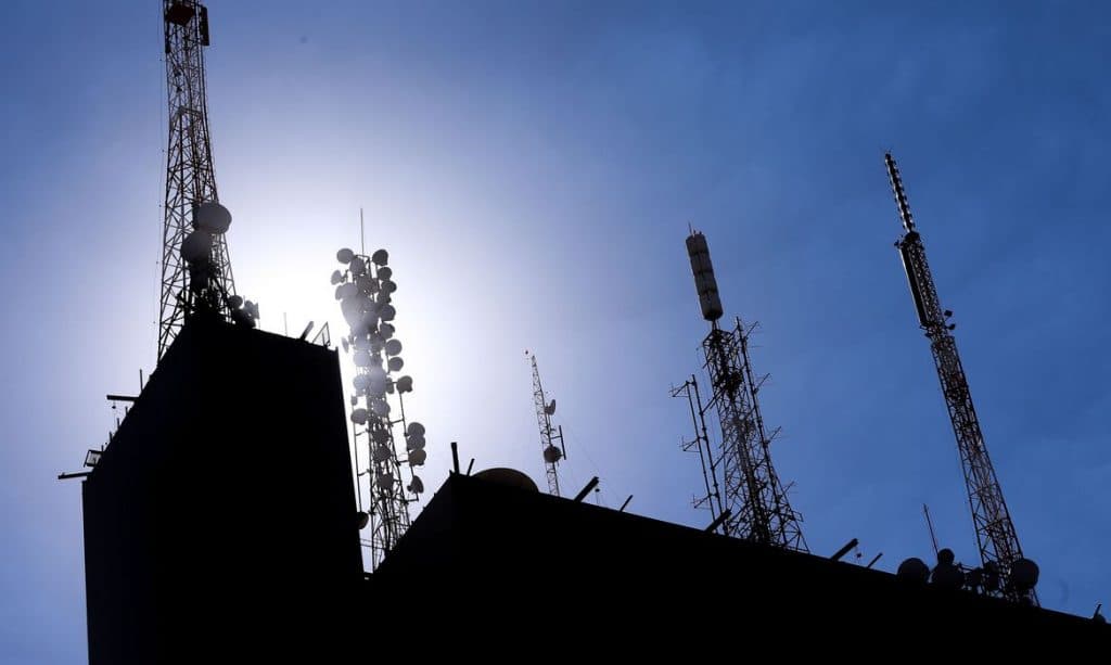 Governo usará dados de operadoras de telecomunicação para identificar aglomerações durante período de isolamento social