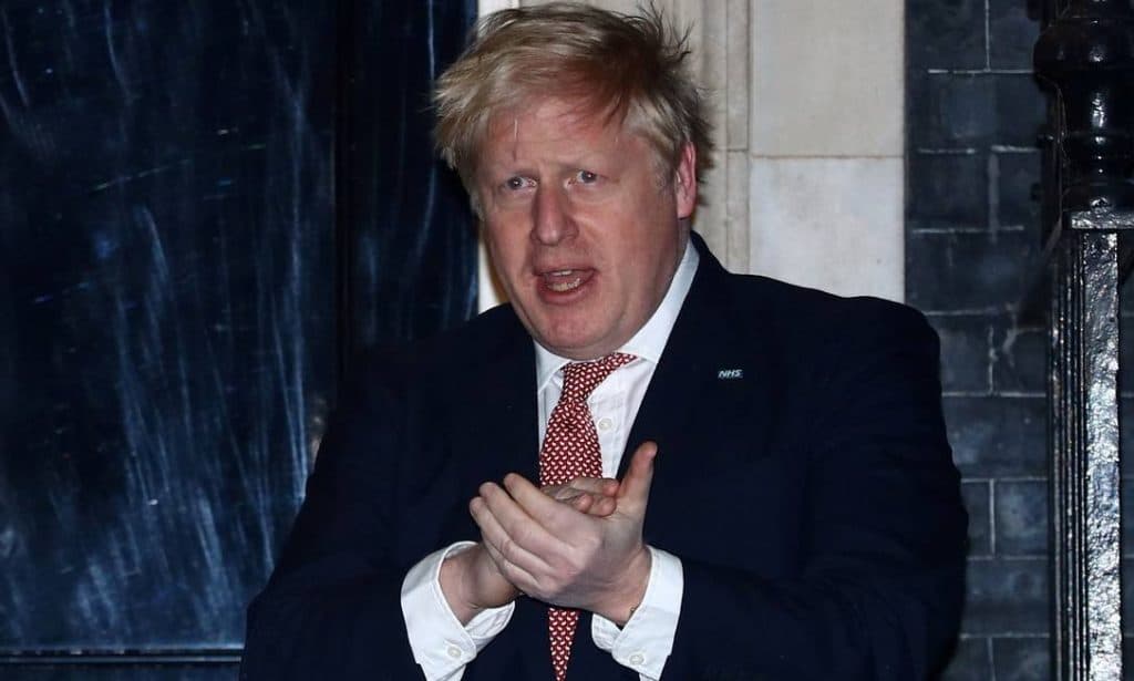 Com Covid há 10 dias e sintomas persistentes, Boris Johnson é hospitalizado para realizar exames