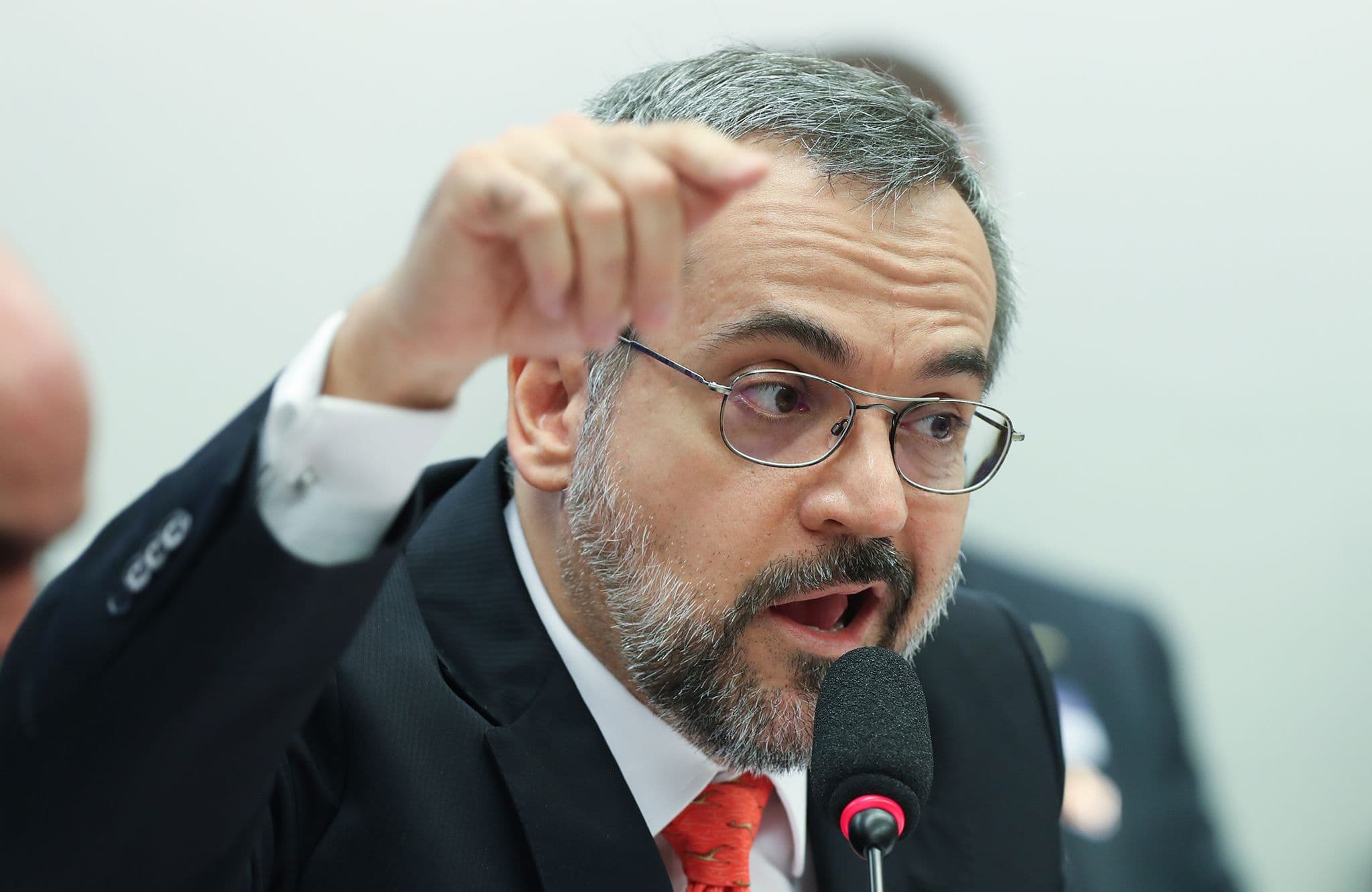 Weintraub diz que pode pedir perdão por ‘imbecilidade' se a China fornecer respiradores Ministro usou personagem da Turma da Mônica para fazer