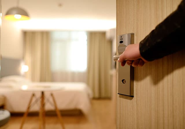 Prefeitura de Tibau do Sul dá prazo para que meios de hospedagem retirem anúncio com disponibilidade em aplicativos de reserva