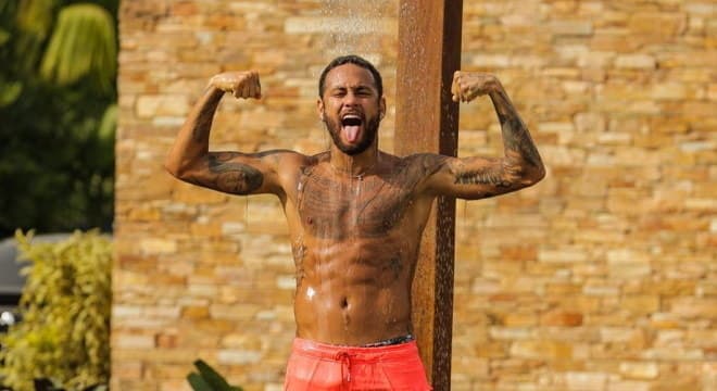 Neymar fica no Brasil e tem futuro incerto sem futebol na França