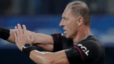 Regras de mão na bola e volta de pênalti mudam para 2020/2021; veja mais mudanças nas regras do futebol