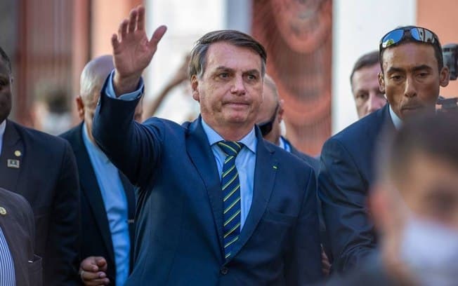 Bolsonaro diz que agressão a jornalista é coisa de "infiltrado" e de "algum maluco" e merece punição