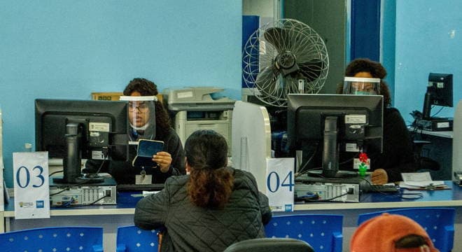 Com pandemia, desemprego cresce e atinge 12,8 milhões, mostra IBGE