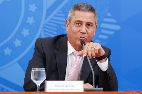 "Bolsonaro não ignora ciência, só tem visão diferente", diz Braga Netto