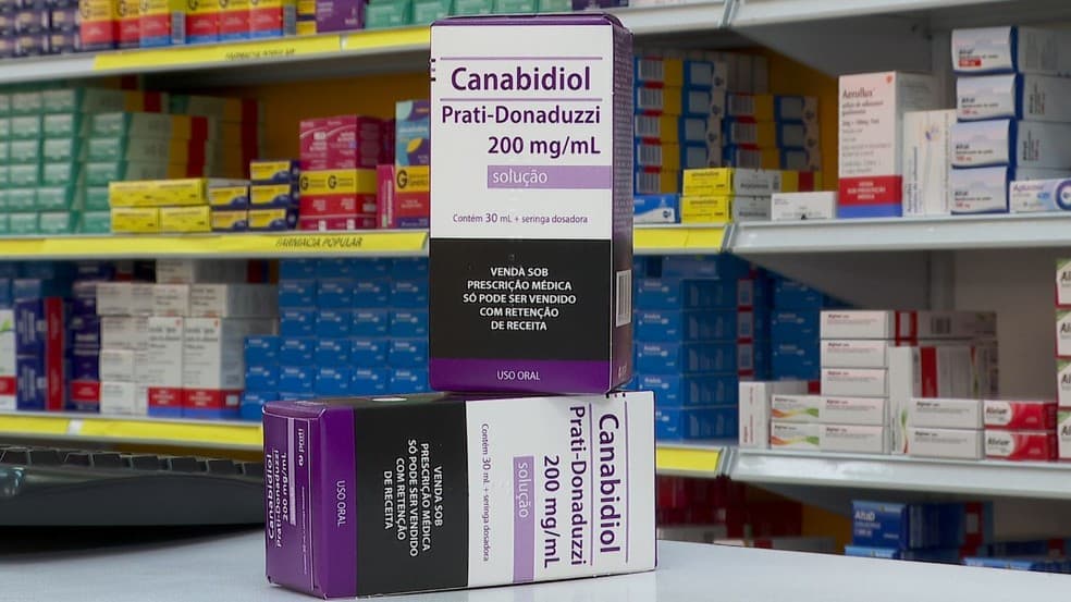 Canabidiol produzido no país chega por R$ 2,3 mil às farmácias