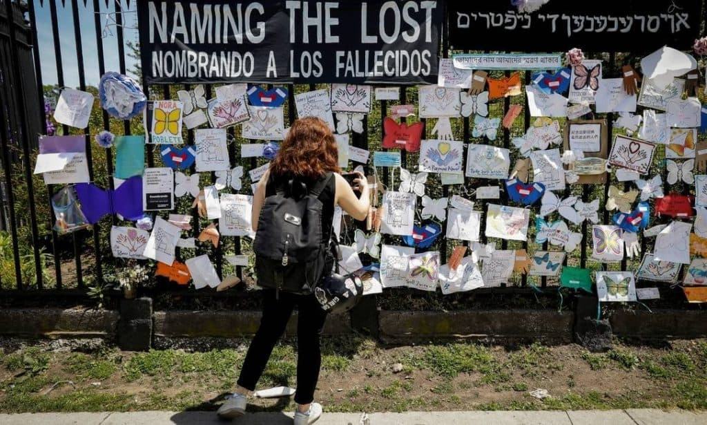 EUA chegam a 100 mil mortes causadas pela Covid-19