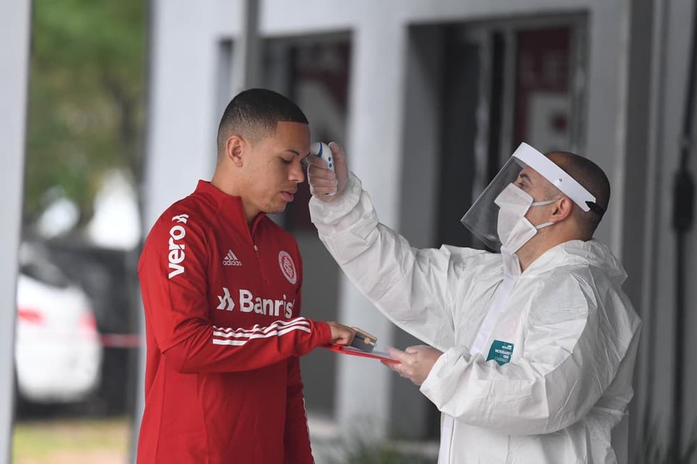 FOTOS: Internacional é o primeiro time da Série A do Brasileiro a retomar os treinos