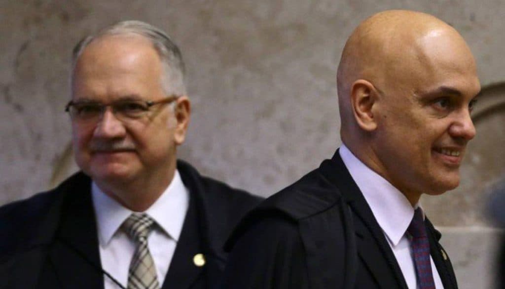 Após Fachin votar contra bloqueio de WhatsApp por juízes, Moraes pede vista e julgamento é suspenso