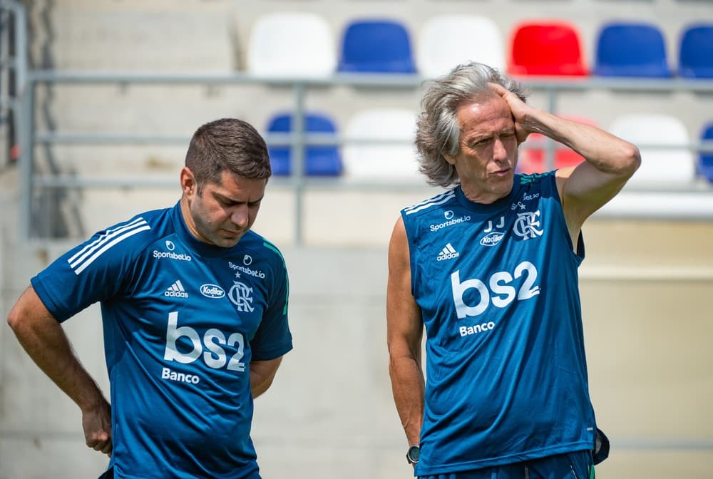 Após testes, Flamengo diz que tem 38 casos positivos de coronavírus, inclusive três jogadores