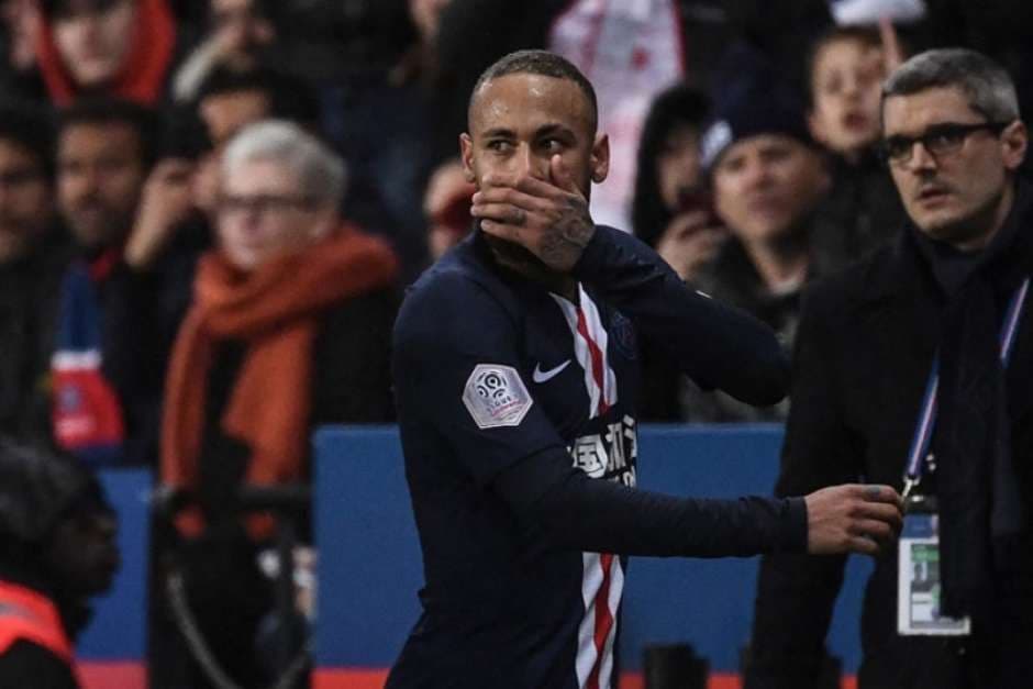 Neymar se recusa a abaixar o salário em meio à pandemia e pressiona PSG