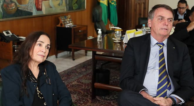 Reunião com Bolsonaro sela permanência de Regina Duarte