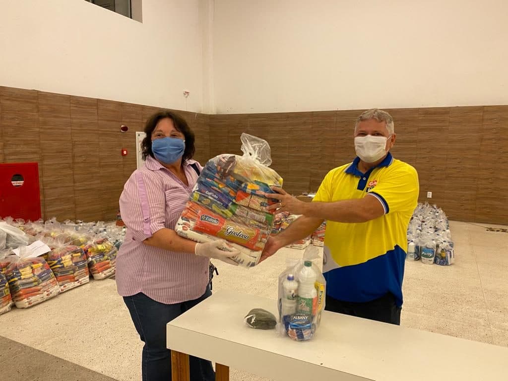 Campanha solidária realiza entrega de cestas básicas, kits de higiene e máscaras para trabalhadores do setor do turismo afetados pela pandemia