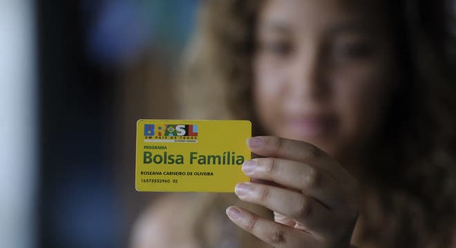 Governo revoga transferência de R$ 83,9 milhões do Bolsa Família