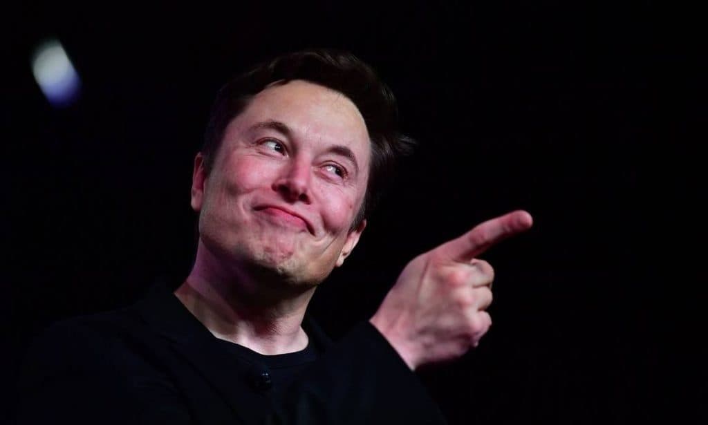 Bandidos roubam R$ 700 mil em bitcoin com live falsa do Elon Musk no Youtube