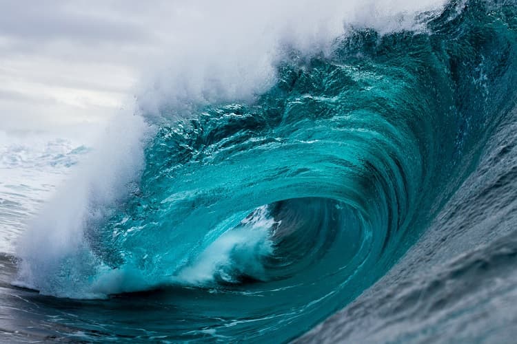 Marinha emite novo alerta, agora com ondas de até quatro no litoral sul potiguar entre terça e esta quinta