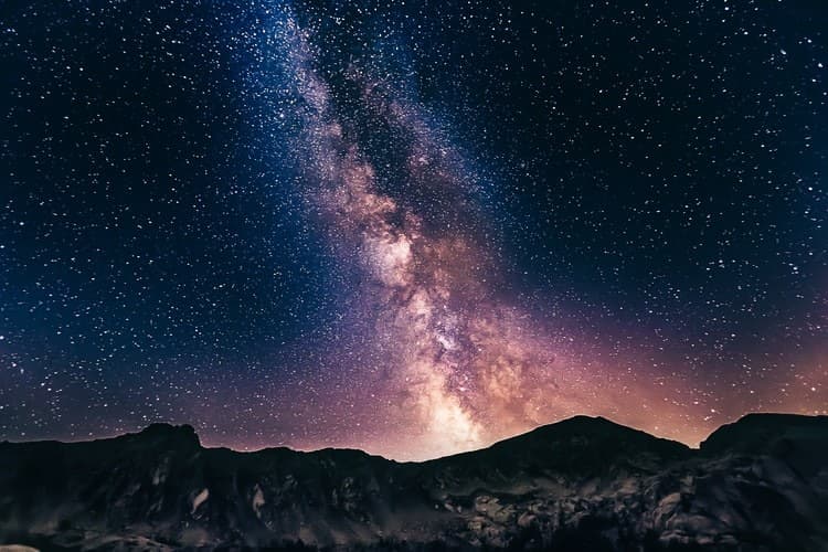 Cientistas sugerem existência 36 civilizações inteligentes na Via Láctea