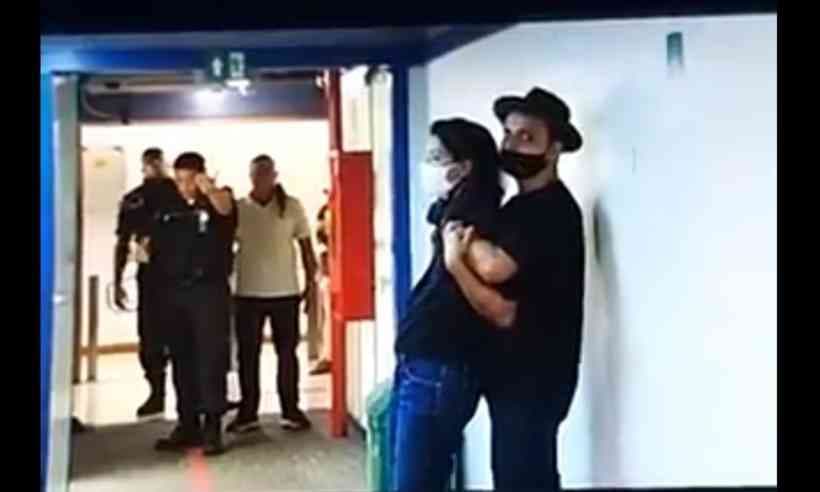 Bolsonaro se solidariza com repórteres da Globo e repudia violência contra jornalistas