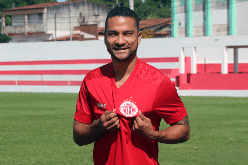 FOTO: Ex-ABC, Felipe Guedes faz exames e se apresenta ao América