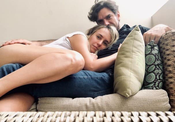VÍDEO: Atriz Fernanda Nobre revela relacionamento aberto com o marido, e diz que "traição não é uma questão"