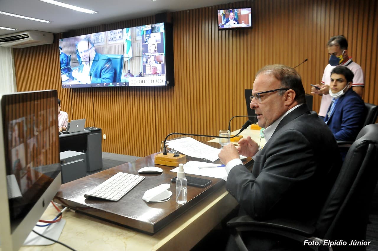 Vereadores aprovam convocação da secretária de Educação de Natal