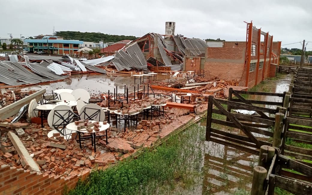 FOTOS: Sobe para 10 o número de mortos no Sul do país após passagem de ‘ciclone bomba'