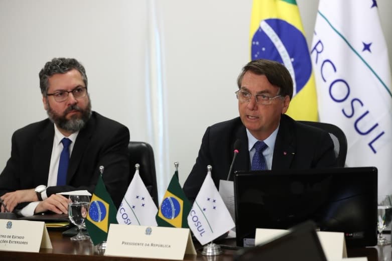 ÁREA AMBIENTAL: Bolsonaro promete "diálogo com diferentes interlocutores para desfazer opiniões distorcidas sobre o Brasil"